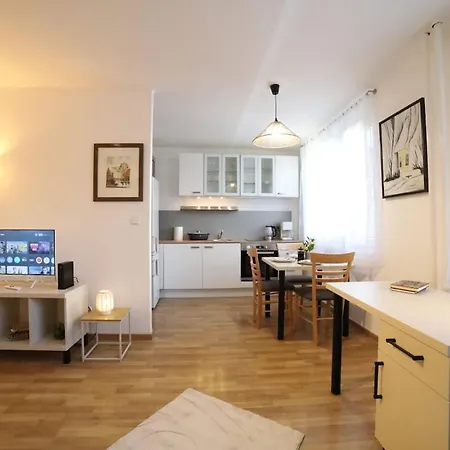 Bright & Cozy With Netflix & Xbox! *