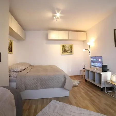 Bright & Cozy! Xbox, Netflix & Included *