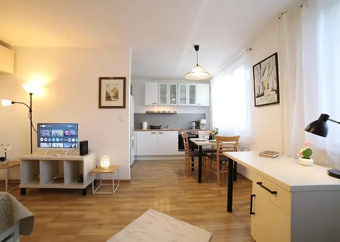 Bright & Cozy With Netflix & Xbox! *