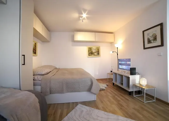 Bright & Cozy With Netflix & Xbox! *