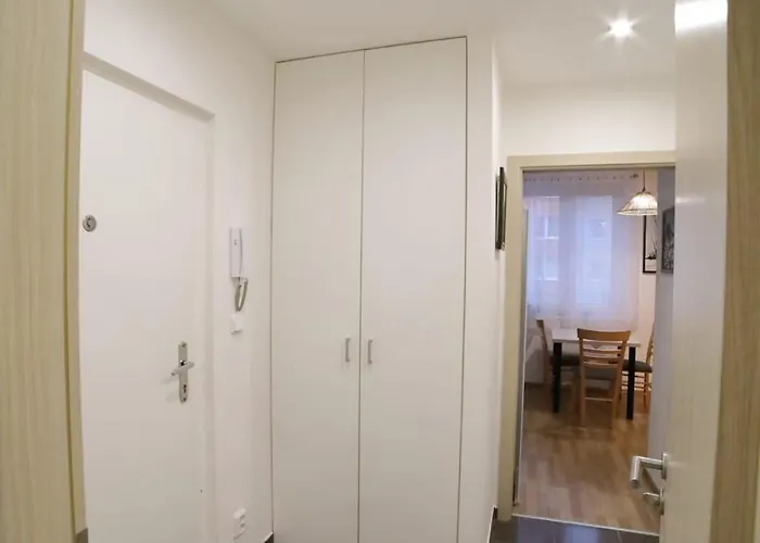 Bright & Cozy With Netflix & Xbox! Apartament